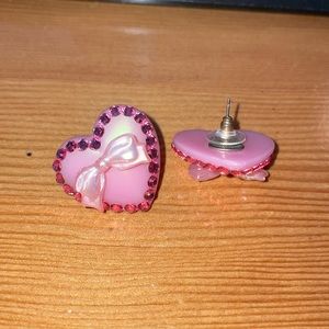 tarina tarantino bow heart studs